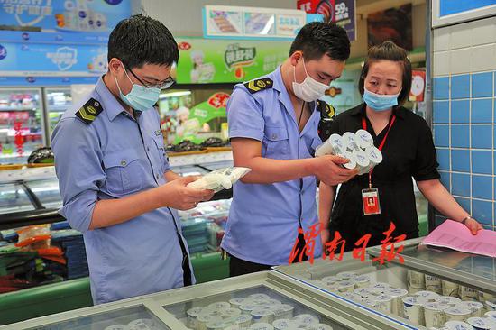 臨渭區(qū)開展夏季食品安全專項(xiàng)整治工作